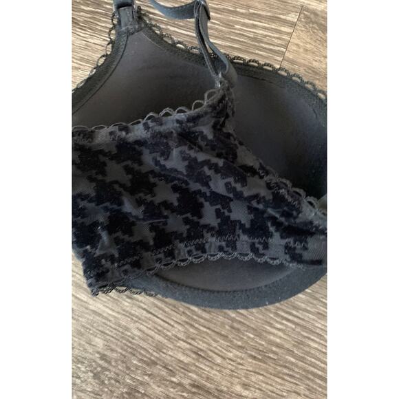 Victoria Secret Bra - Picture 3 of 5